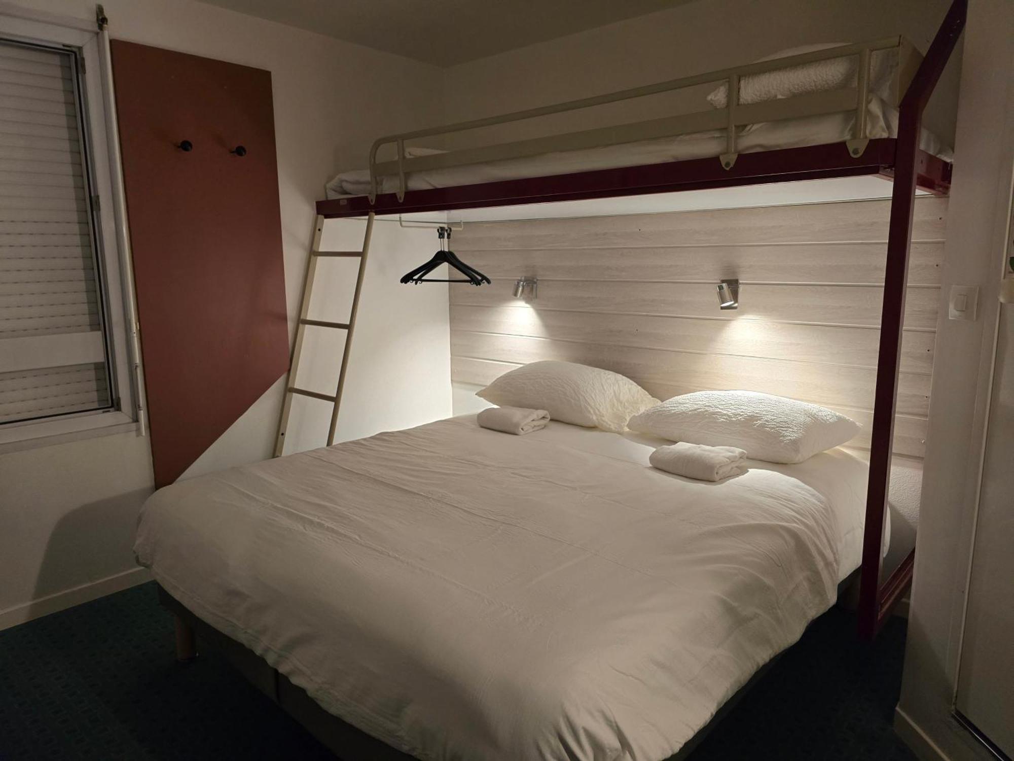 Brit Hotel Essentiel Poitiers Gare Du Futuroscope Jaunay-Clan Exteriör bild